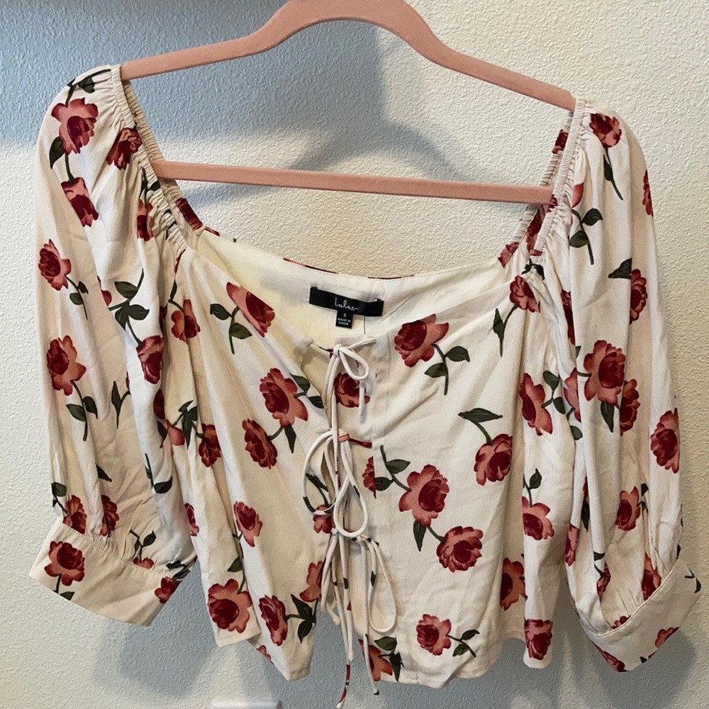 NEW WITH TAG Floral lulus top